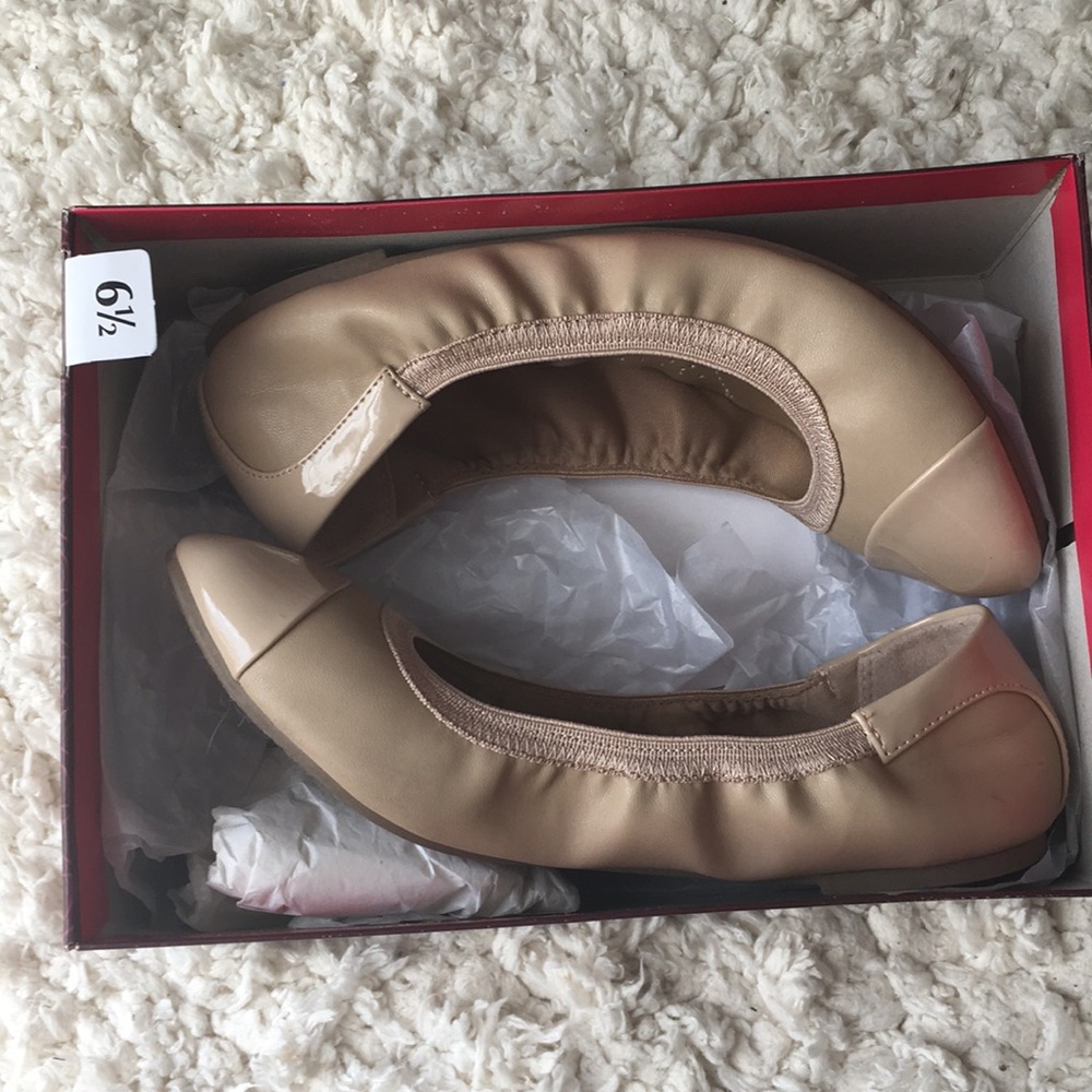 Tan flats size 6.5 dexflex comfort arch support